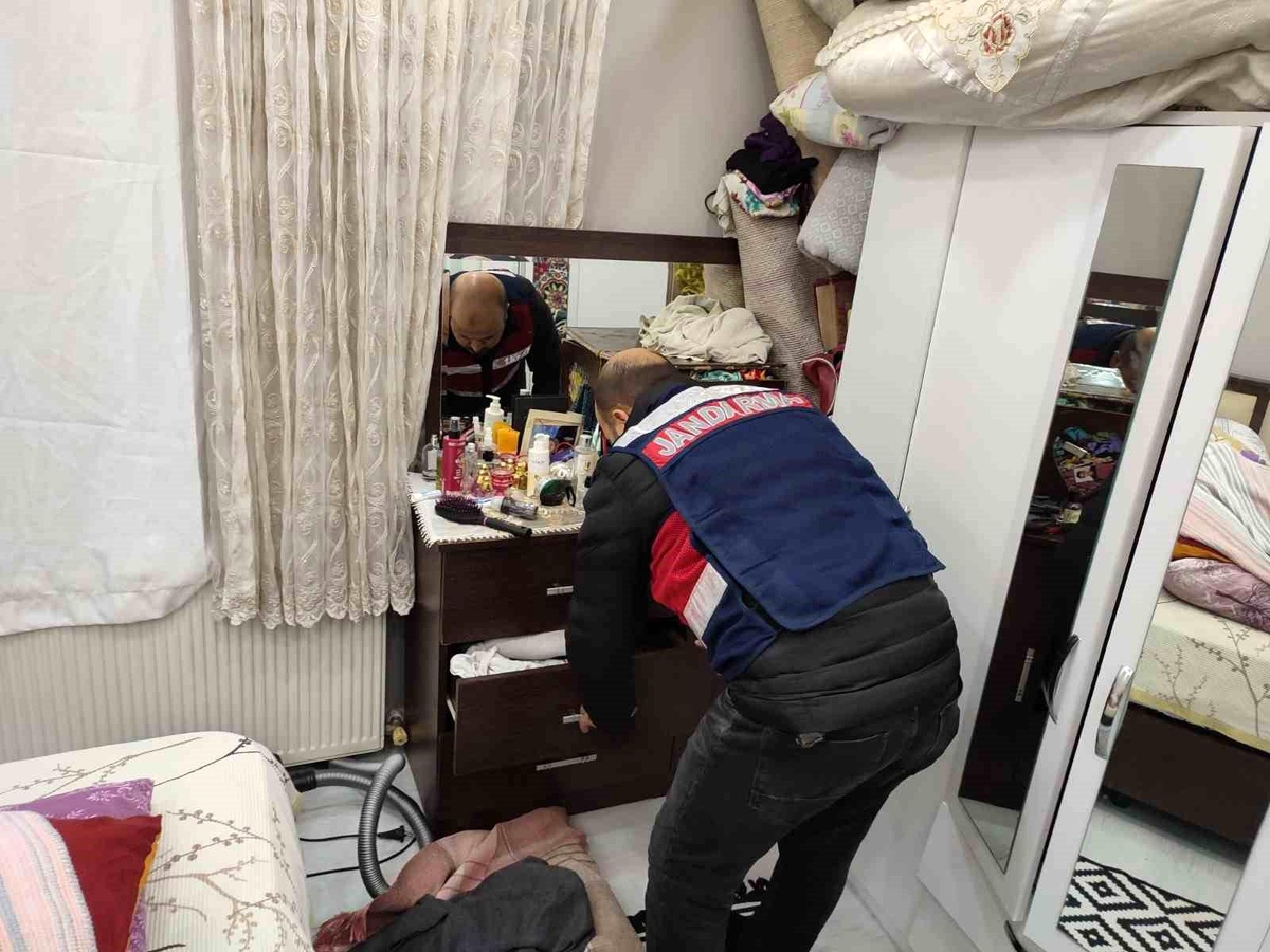 Ankara\'da Siber Suç Operasyonu: 5 Gözaltı