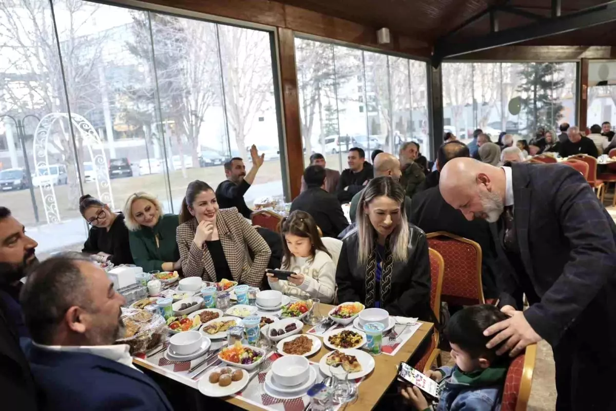 Kocasinan Belediyesi\'nden Muhtarlara İftar Programı
