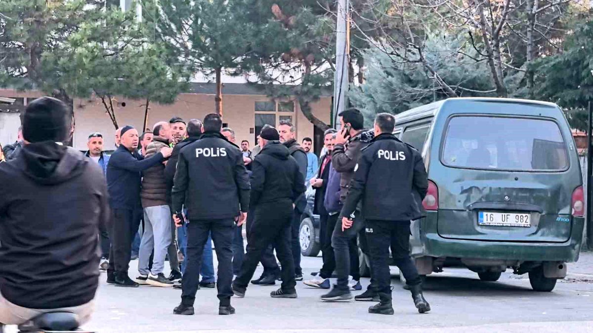 Bursa\'da Kanlı Kavga: 2 Kardeş Bıçakla Yaralandı