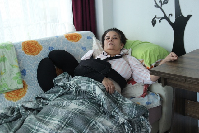 Yeni girdiği iş yerinde merdiven boşluğundan düştükten sonra sigortasını yapmışlar Yeni girdiği iş yerinde merdiven boşluğundan düştükten sonra sigortasını yapmışlar