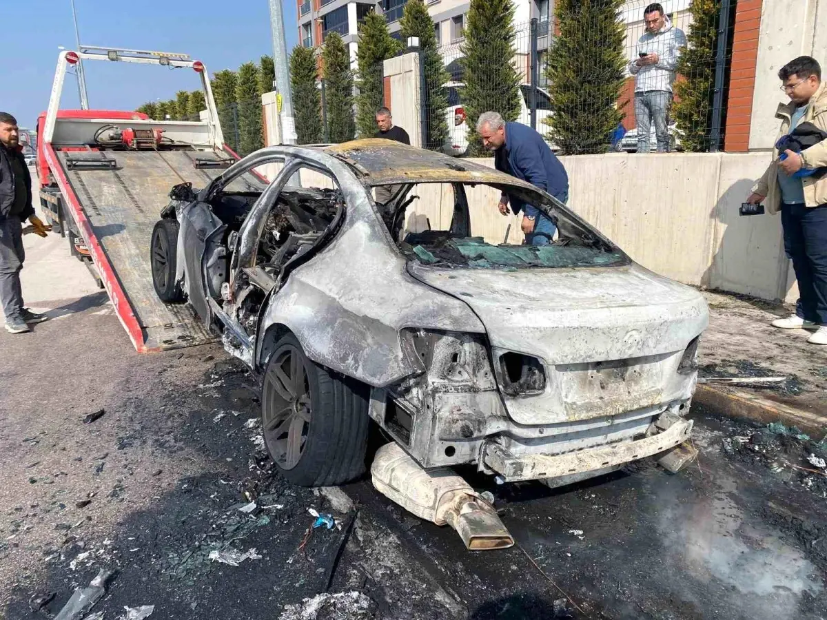 Körfez\'de Park Halindeki Araç Yangını
