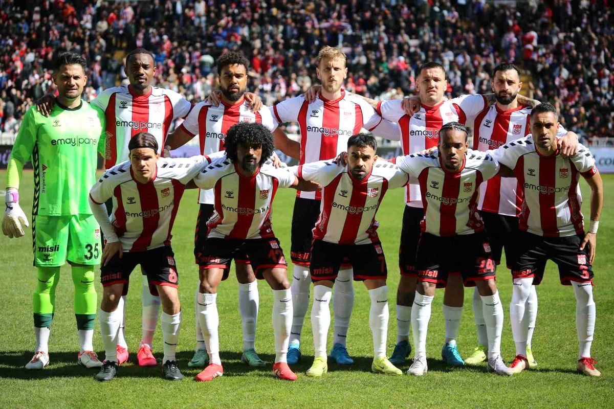 Sivasspor, Göztepe\'yi 3-1 ile geçti