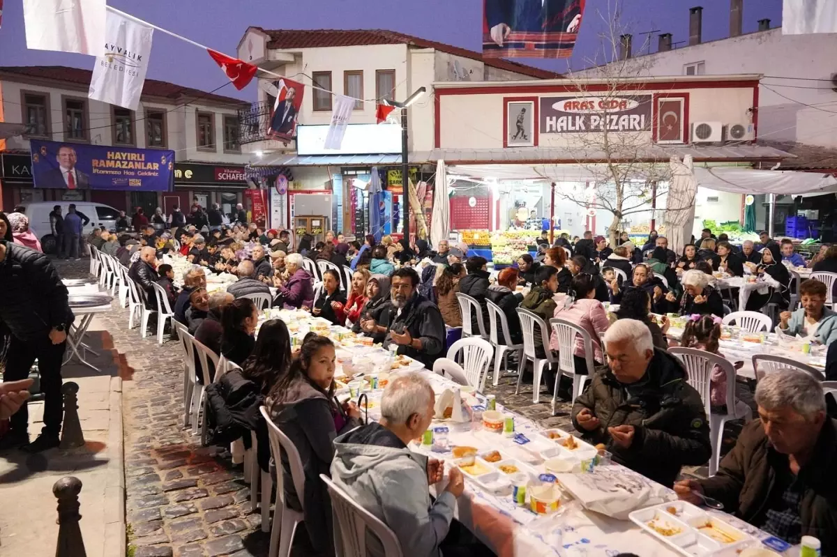 Ayvalık\'ta İkinci İftar Yemeği Büyükkatılımla Gerçekleşti