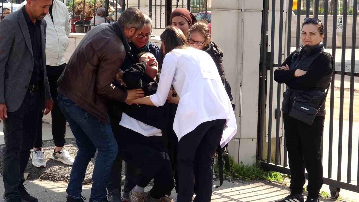 Antalya\'da Hemşire Eşini Satırla Öldürdü