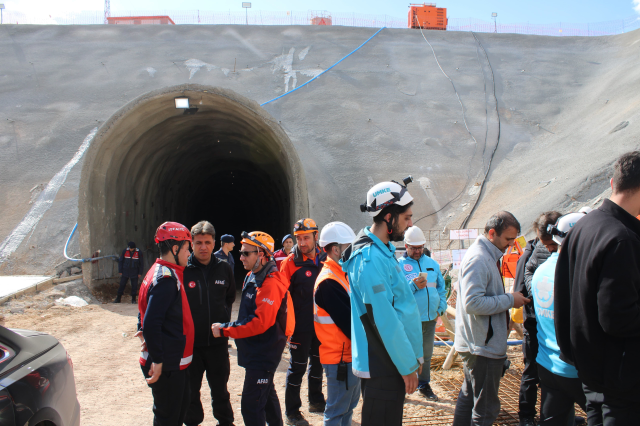 Hızlı tren şantiyesinde kaya düşmesi: 1 ölü, 1 yaralı