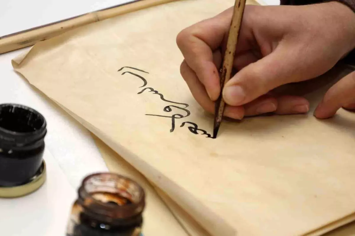 Kocaeli\'de Hüsn-i Hat Sanatı Kursları İlgi Görüyor