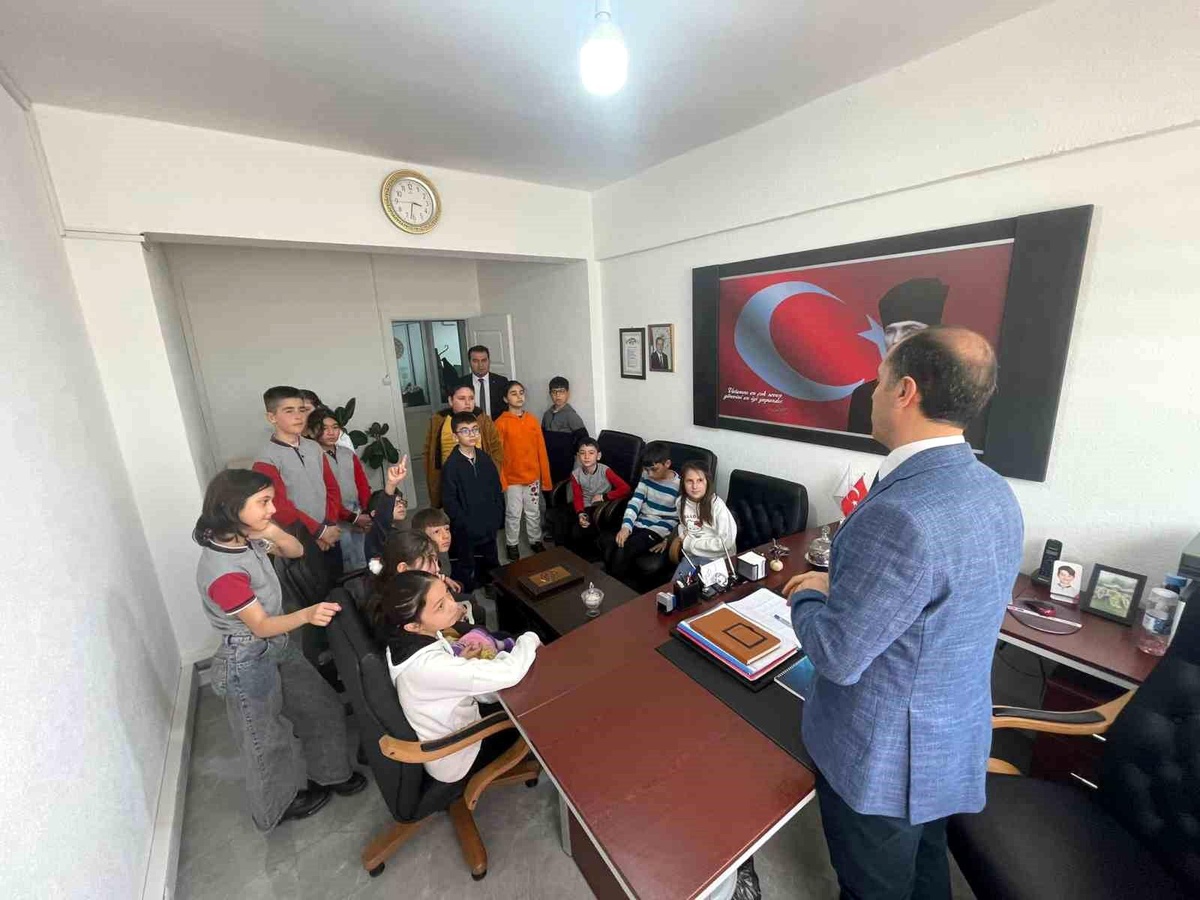 Öğrenciler Aile Hizmetleri Müdürlüğü\'nü Ziyaret Etti