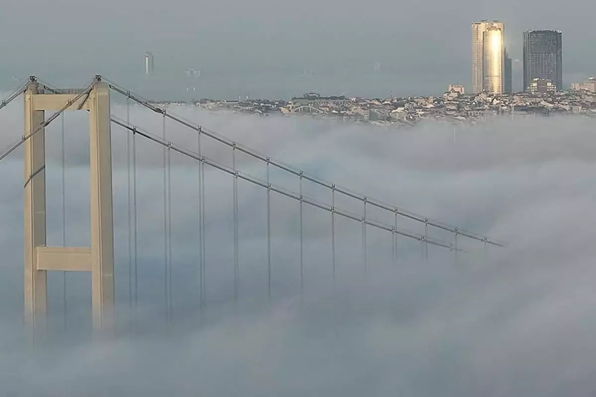 İstanbul\'da gemi trafiğine sis engeli