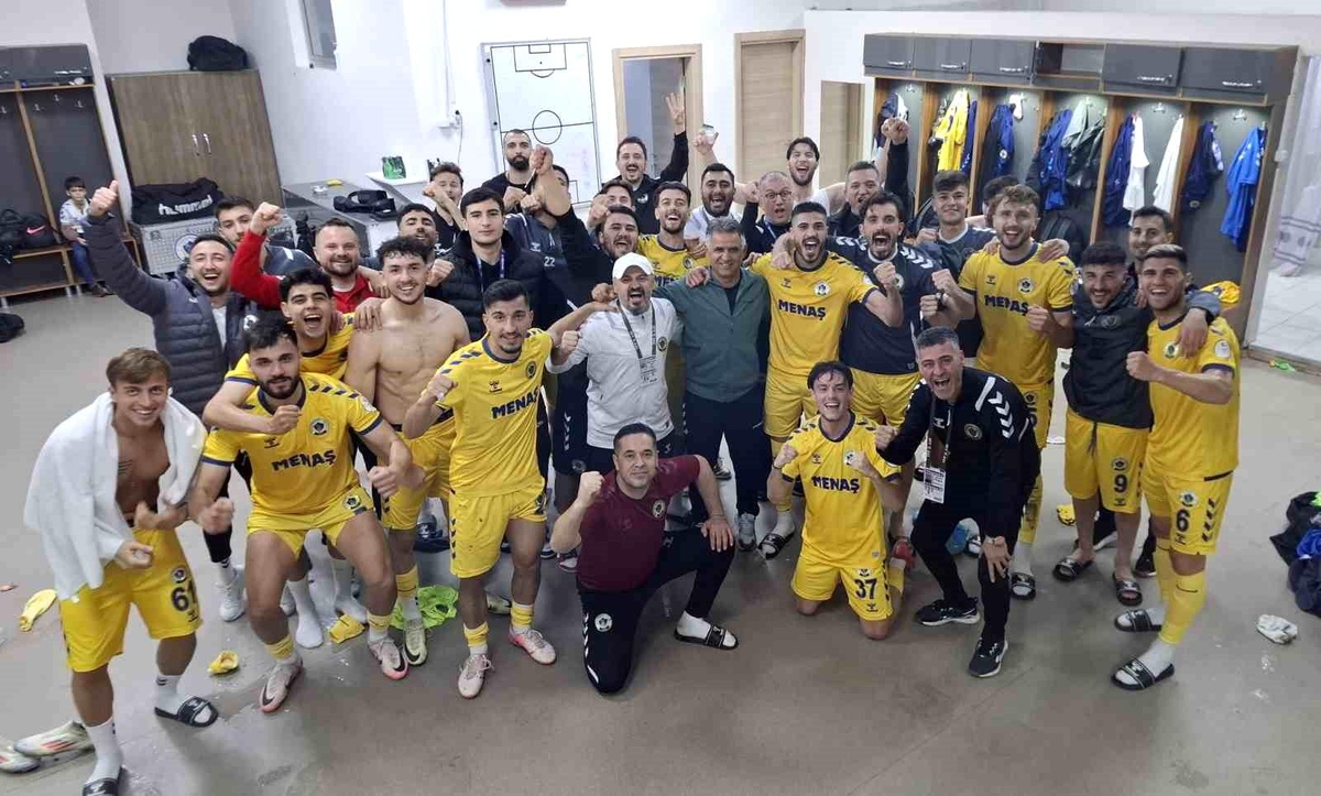 Menemen FK Taraftarının Önünde 4\'te 4 Yaptı