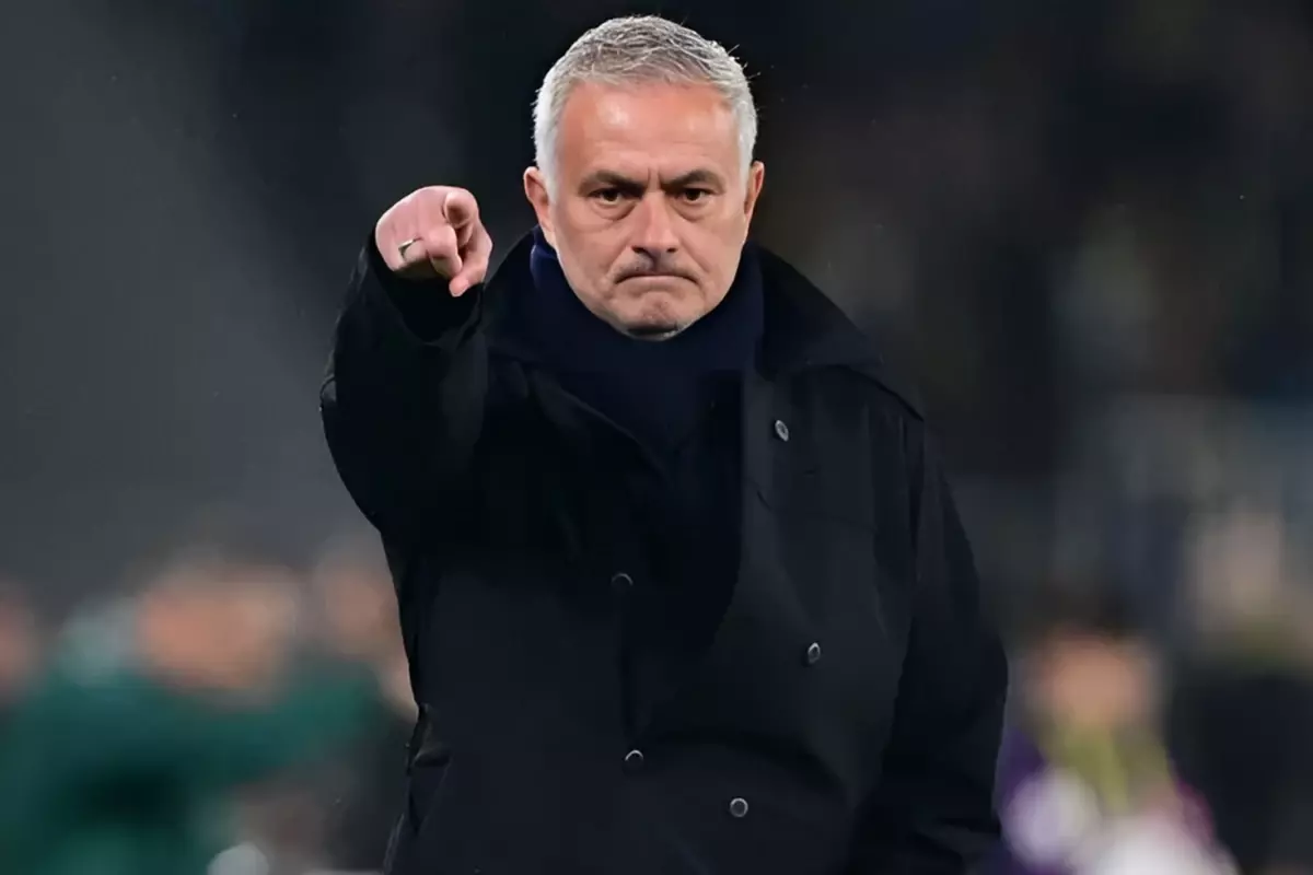 Mourinho kadroda revizyona gidiyor! Takımın yarısını birden gönderecek