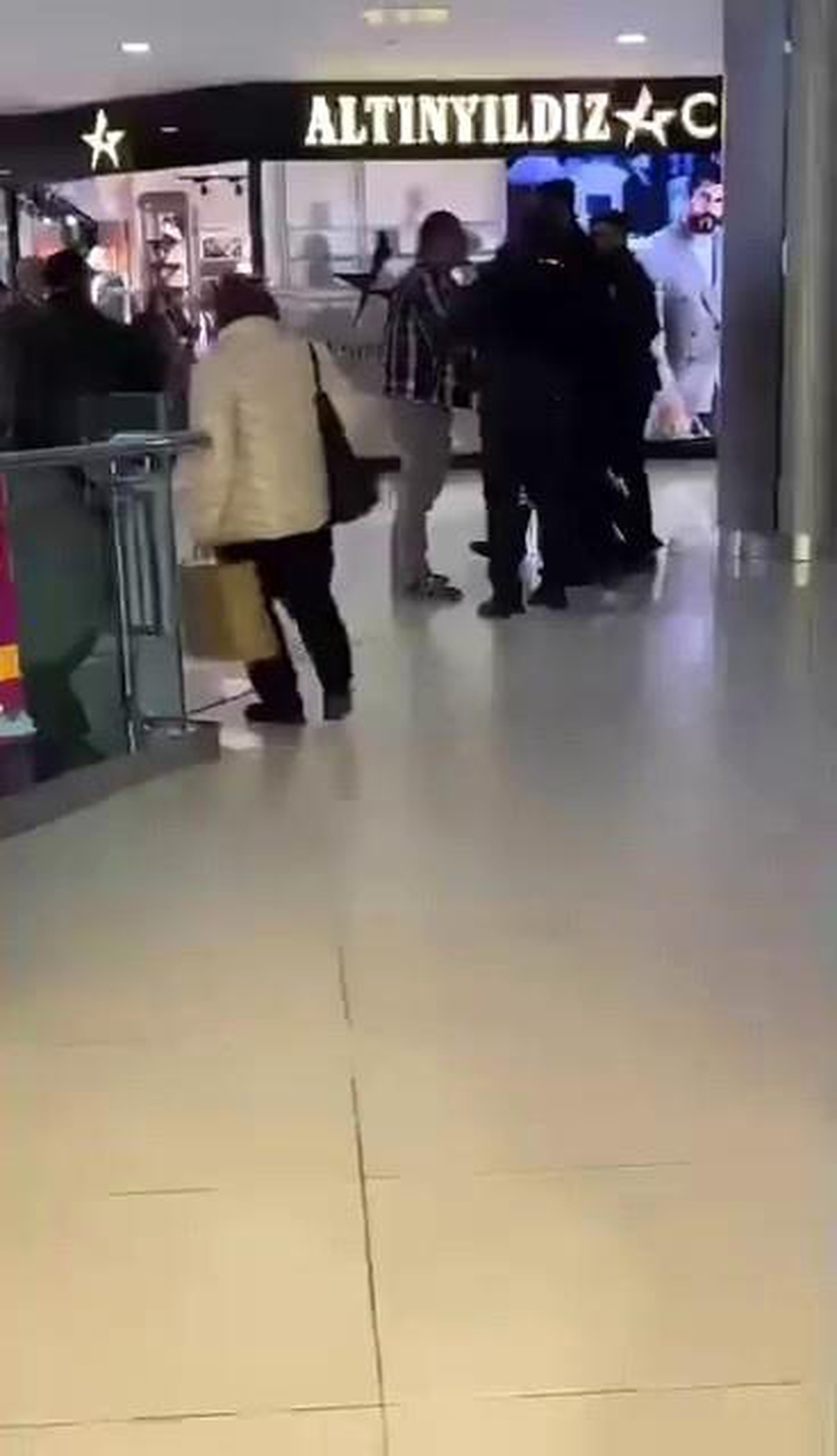 Bursa\'da Alışveriş Merkezinde Tartışma
