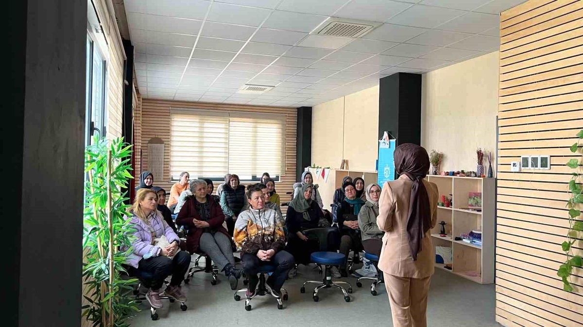 Kocaeli\'de Eşler Arası İletişim Sorunları Ele Alındı