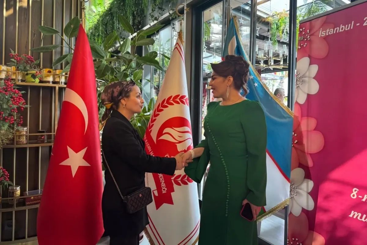 Türk Sanatçı ve Yazar Sayime Serra Erdoğan\'a Özbekistan\'da Vatan Onuru Nişanı