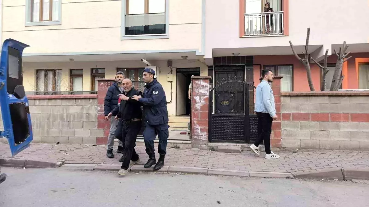 İnegöl\'de Bıçaklı ve Çekiçli Yaralama