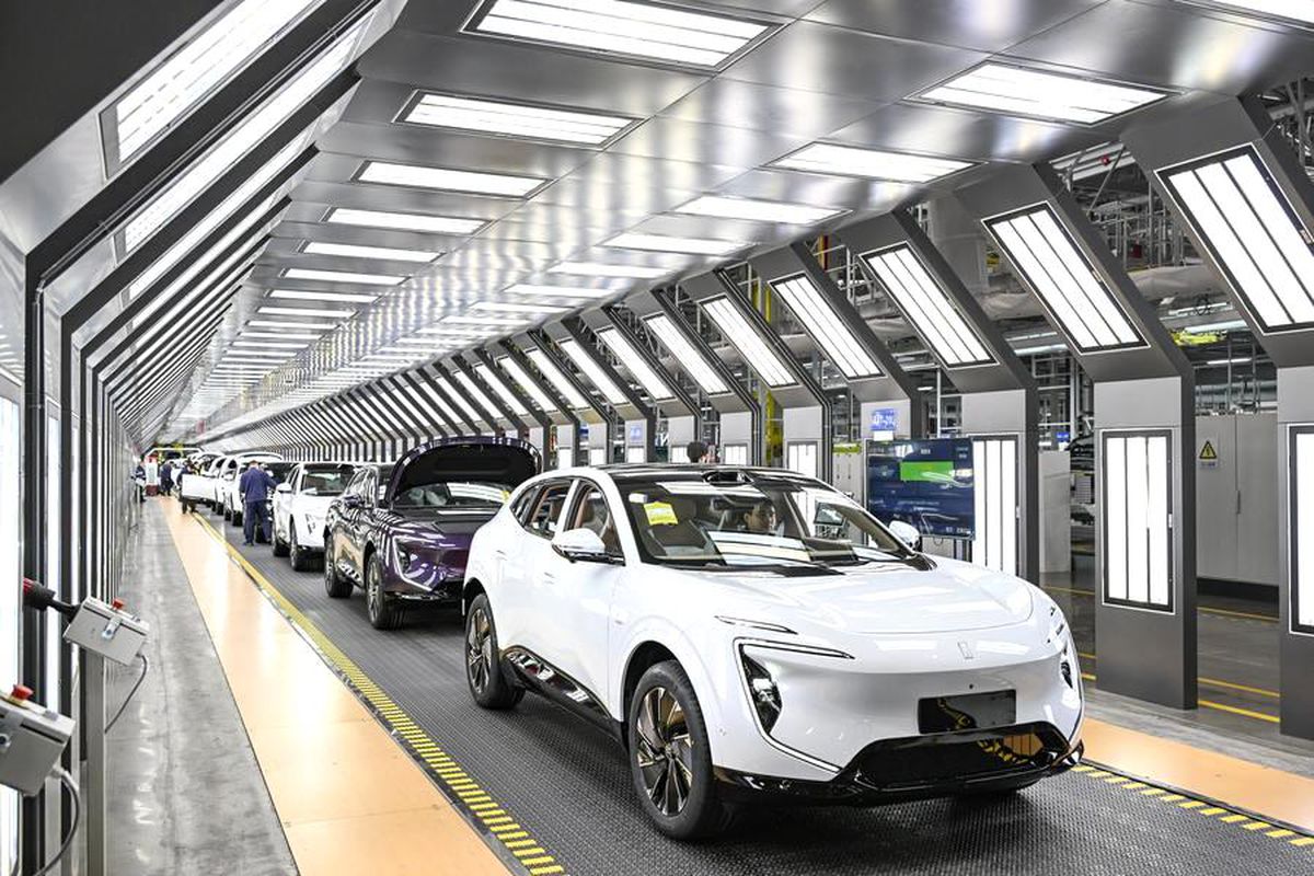 Çin\'de Yeni Enerjili Araç Satışları ve Üretimi Artışta