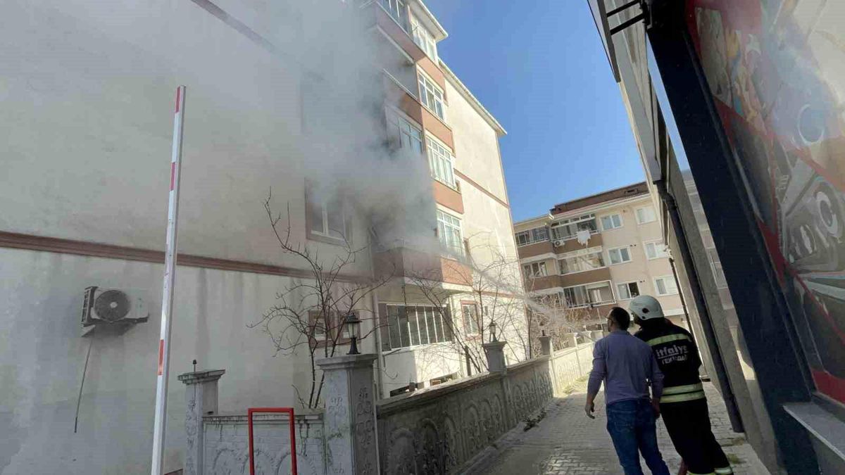 Tekirdağ\'da Apartmanda Yangın