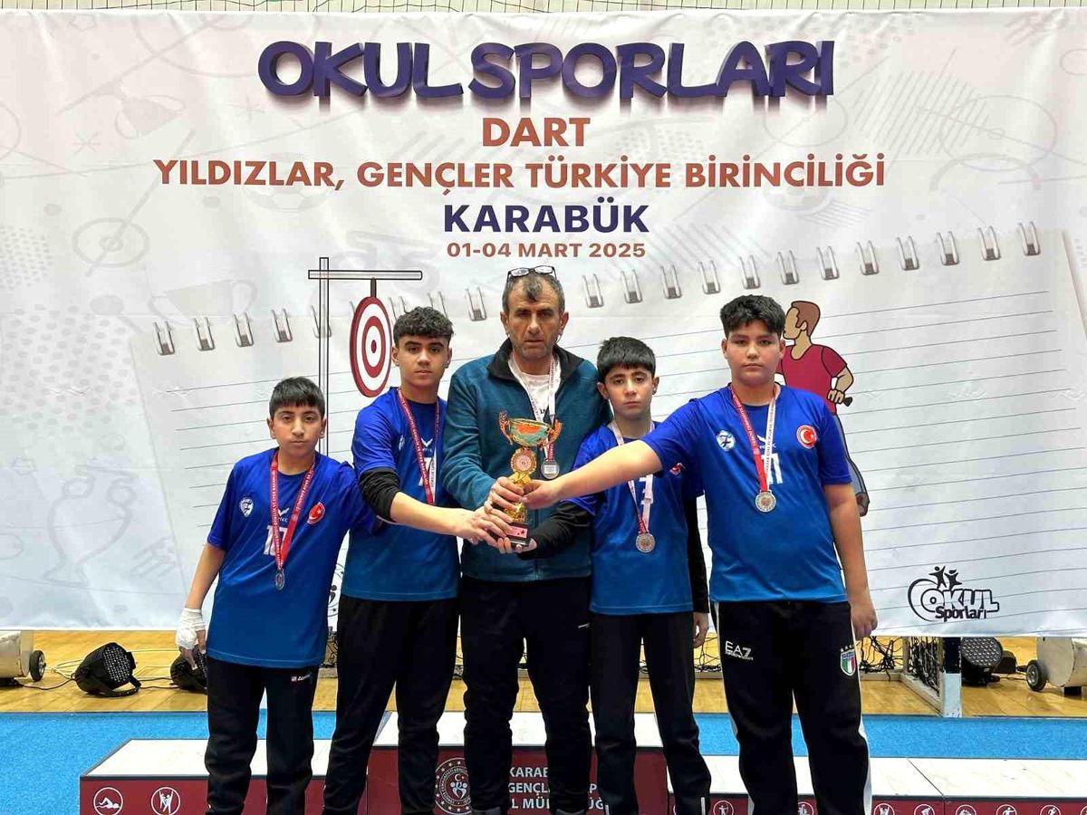 Elazığ TOKİ Fırat Ortaokulu Dart\'ta İkinciliği Elde Etti