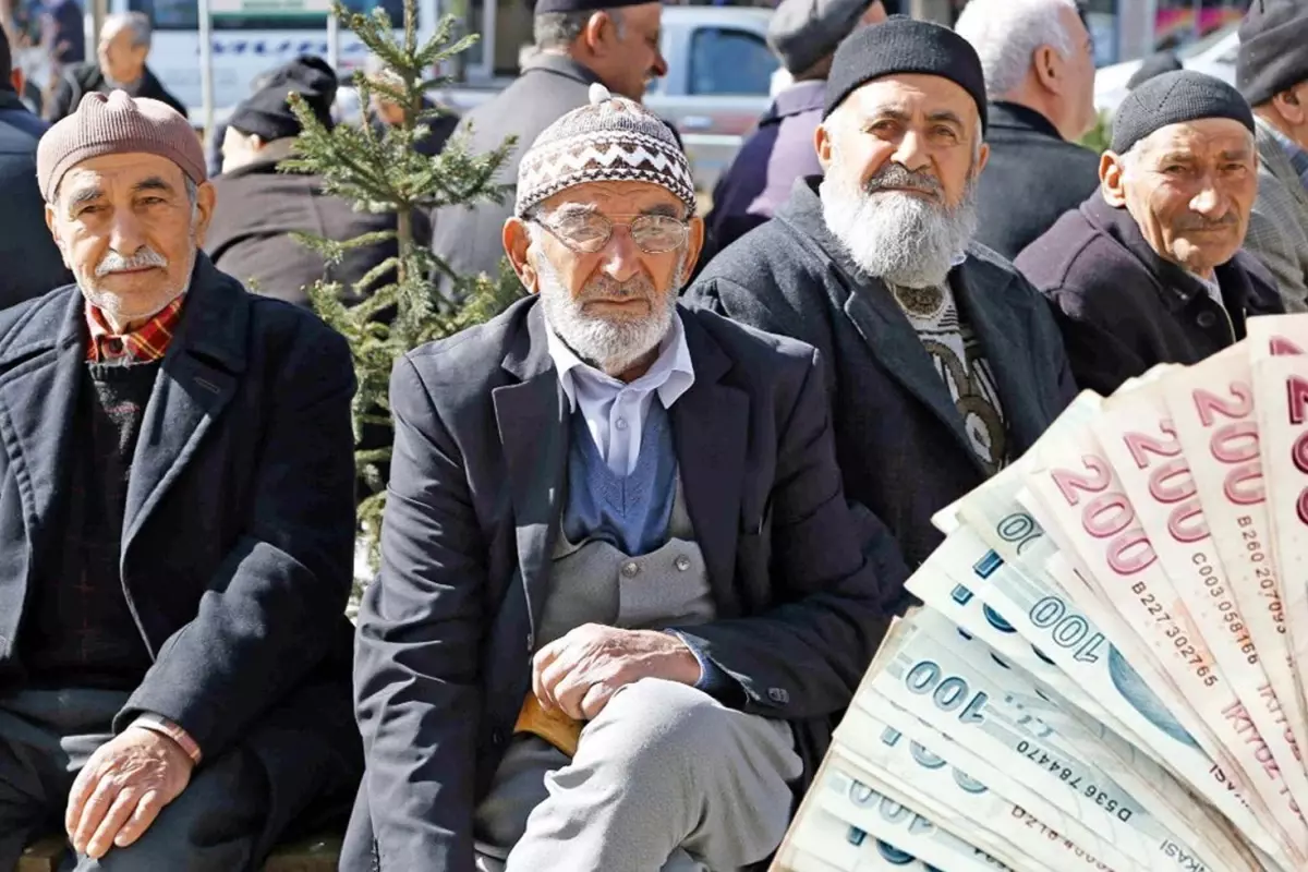 Emekli bayram ikramiyelerinin hesaplara yatacağı tarih belli oldu