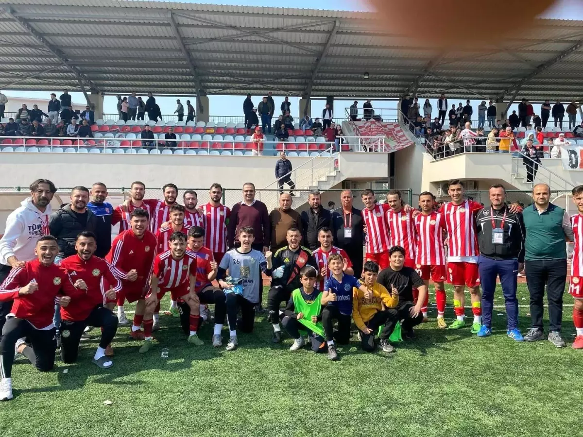 Kaymakam Halil Dalak, Sarıgöl Gençlerbirliği Belediyespor\'u Destekliyor