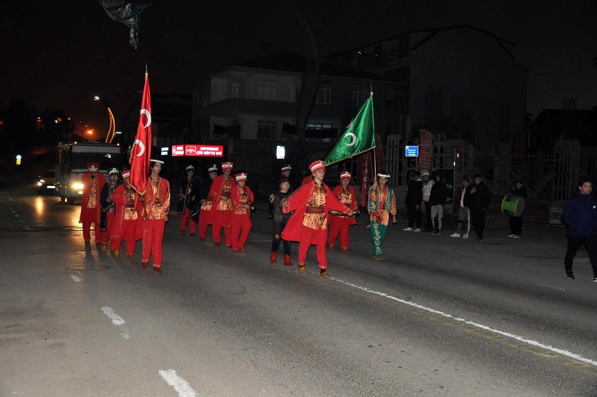 Kartepe\'de Çocuk Mehteran Takımı Sahura Coşku Catırdı