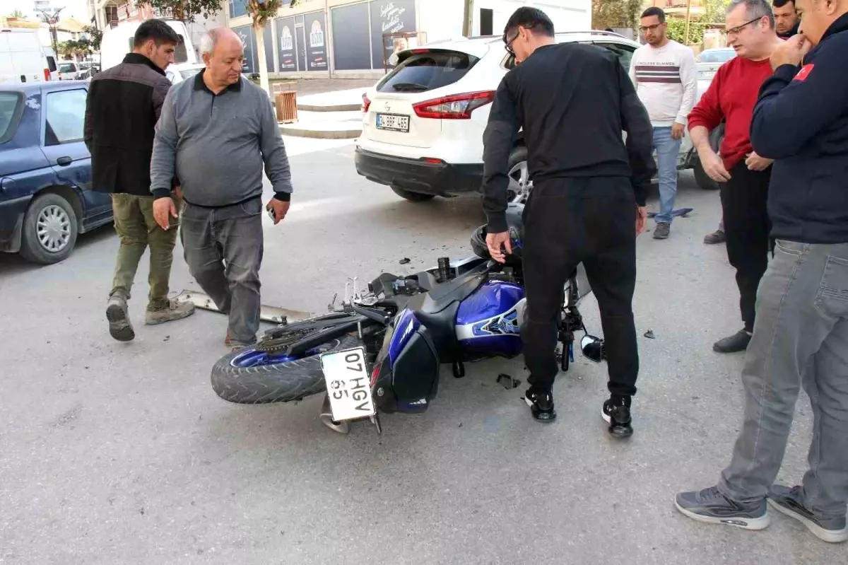 Serik\'te Motosiklet - Otomobil Kazası