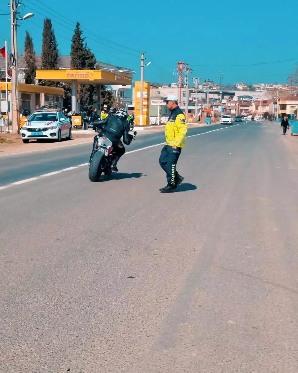 Motosiklet Sürücüsü Jandarmaya Çarptı