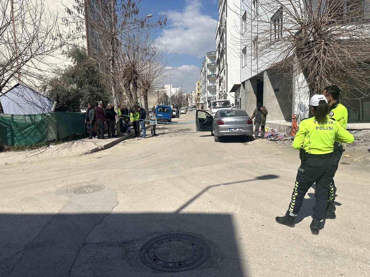 Adıyaman\'da Motosiklet-Otomobil Çarpıştı