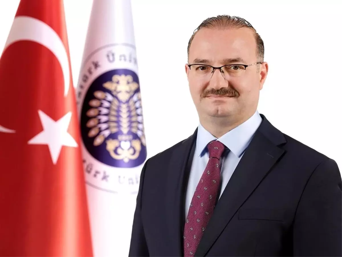 Rektör Müftüoğlu; "Erzurum\'un düşman işgalinden kurtuluşunun ve İstiklal Marşı\'nın kabulünün yıl dönümü kutlu olsun