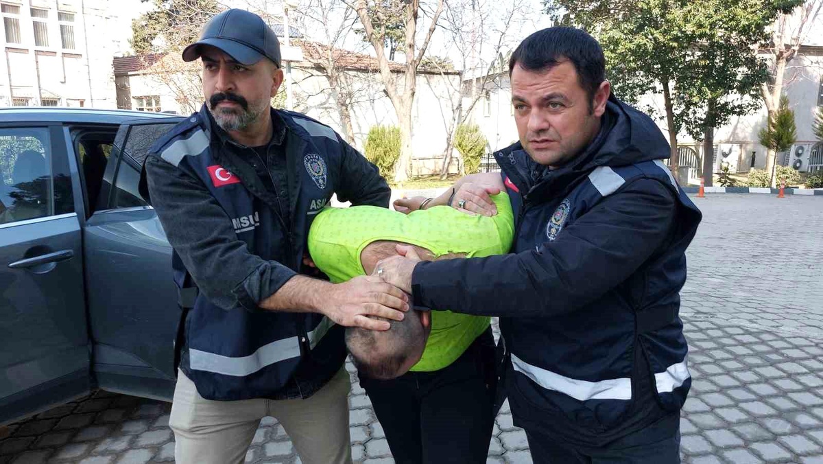 Samsun\'da Yaşlı Adamı Bıçaklayarak Öldüren Zanlı Tutuklandı