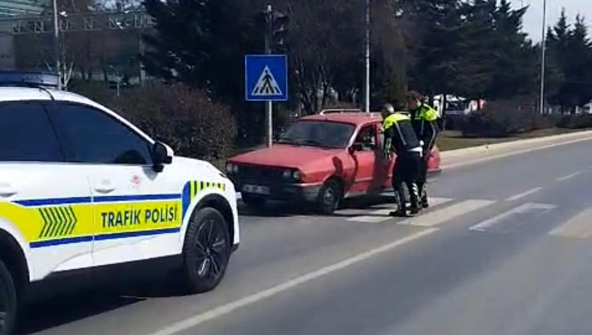 Ters yönde giden yaşlı sürücü durduruldu