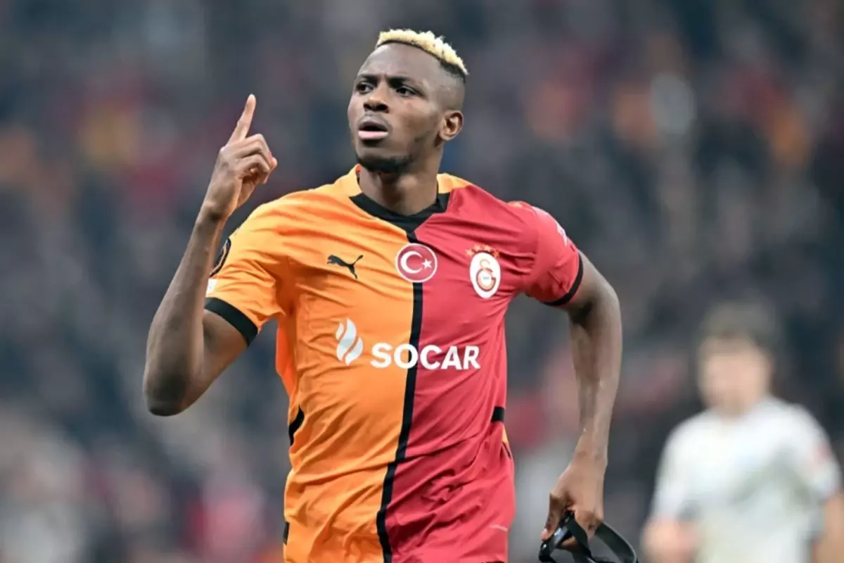 Victor Osimhen Galatasaray'da kalmak için dünyaları istiyor