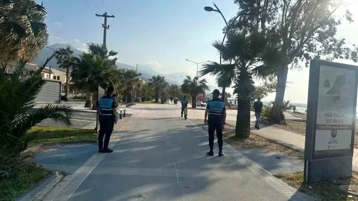 Kuşadası\'nda Yasak Yolda 21 Sürücüye Ceza