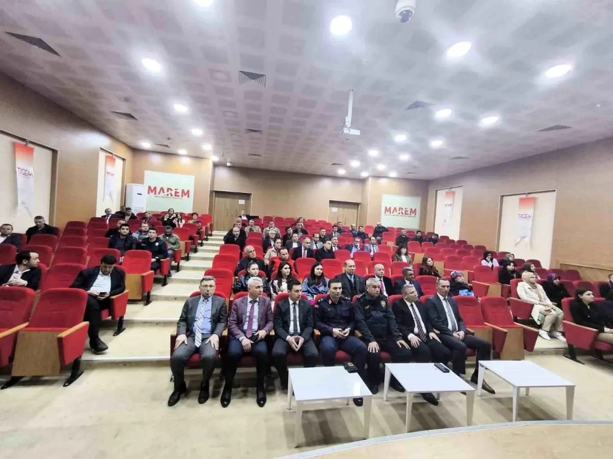 Eğirdir\'de Güvenli Internet Eğitimi
