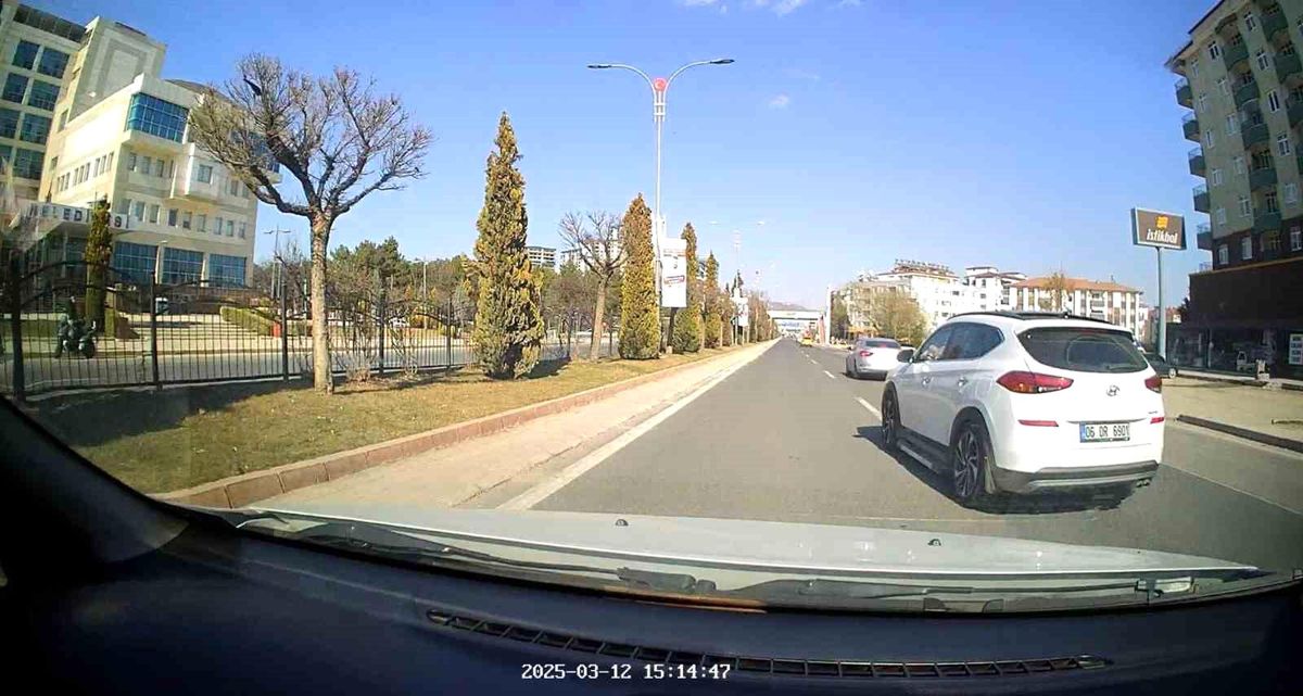Elazığ\'da Tehlikeli Trafik Anları
