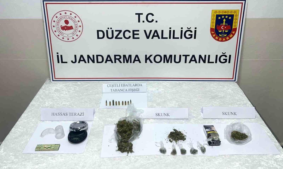 Düzce\'de Uyuşturucu Satıcısı Yakalandı