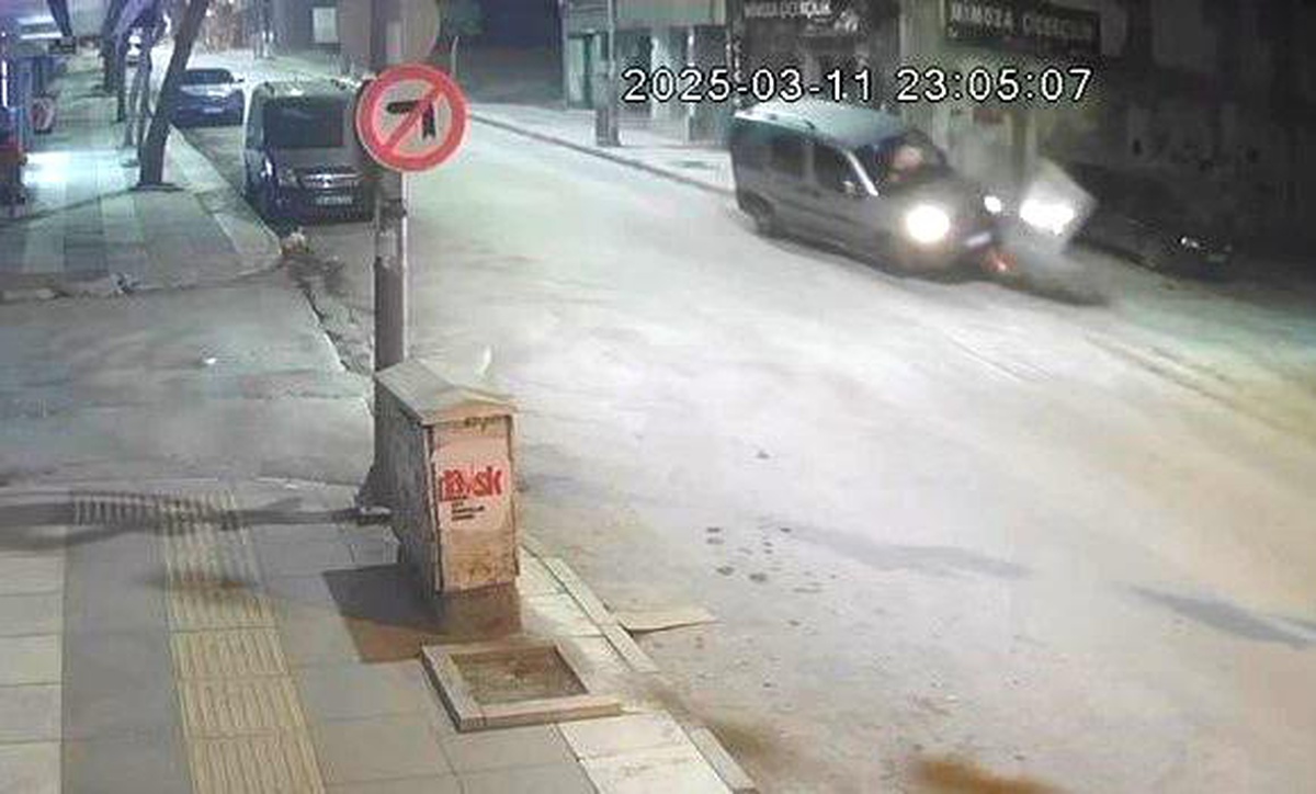 Elazığ\'da Hafif Ticari Araç Kaza Yaptı