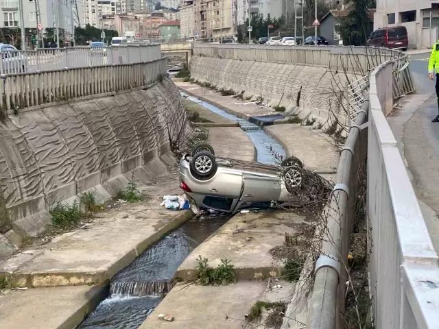 Virajı alamayan otomobil dereye uçtu, çok sayıda yaralı var