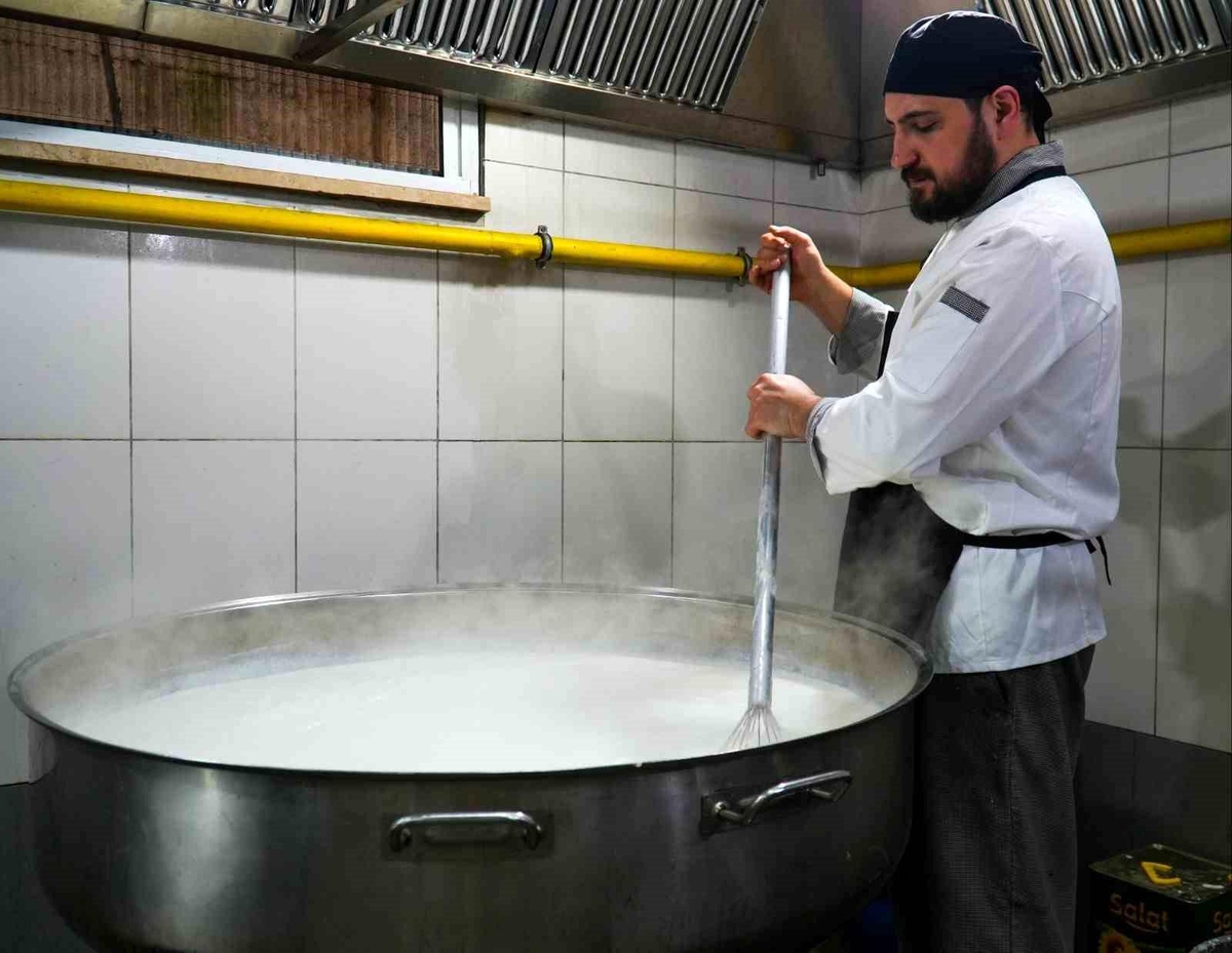 Ümraniye Belediyesi Ramazan\'da İhtiyaç Sahiplerine Sıcak Yemek Yardımı Yapıyor