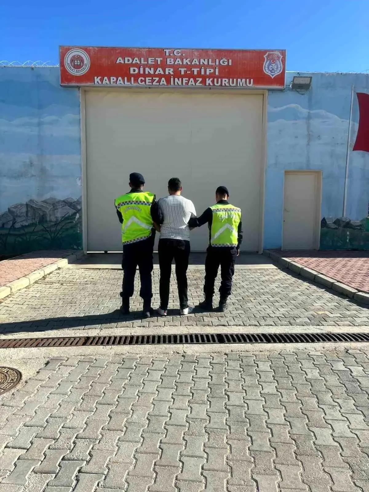 Aranan Şahıs Dinar\'da Yakalandı