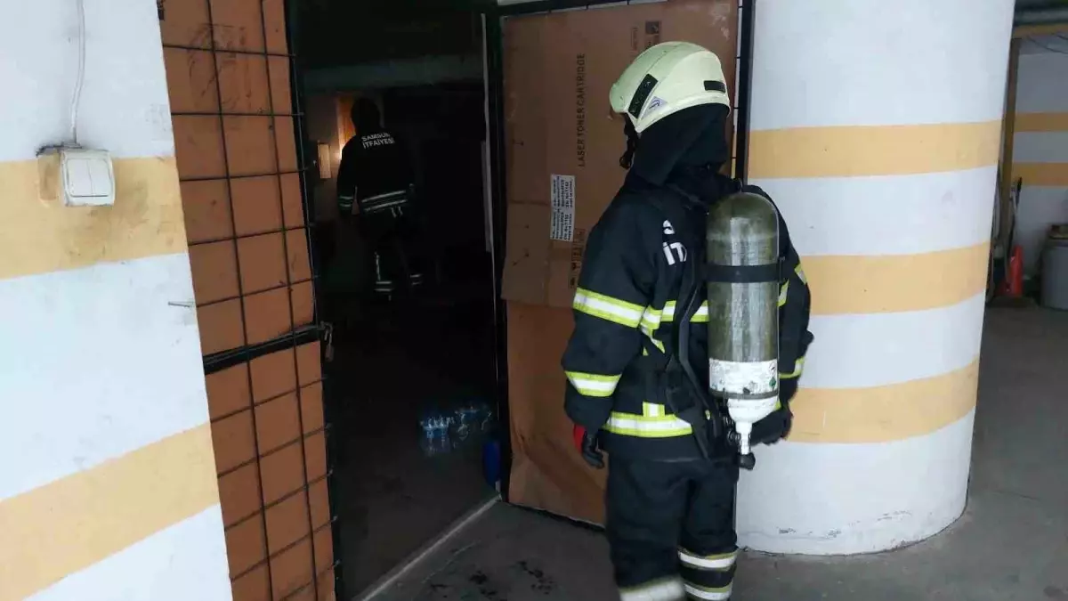 Samsun\'da Doğalgaz Kombisi Patladı, Yangın Korkuya Neden Oldu