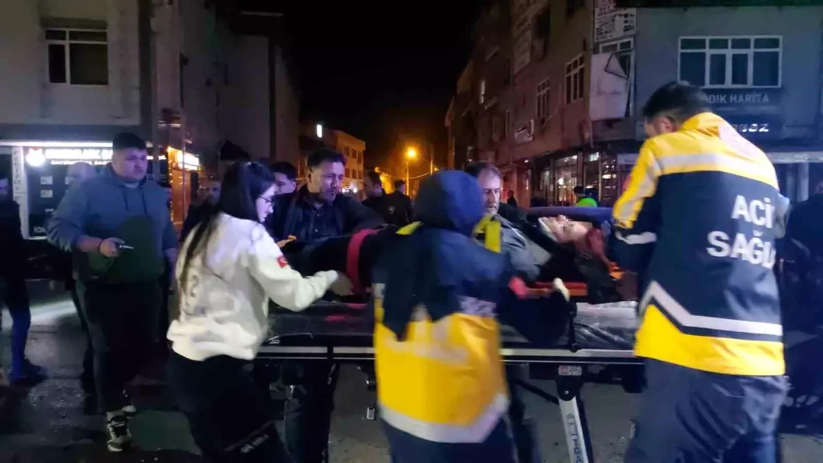 Akyazı\'da Trafik Kazası: Motosiklet Sürücüsü Yaralandı