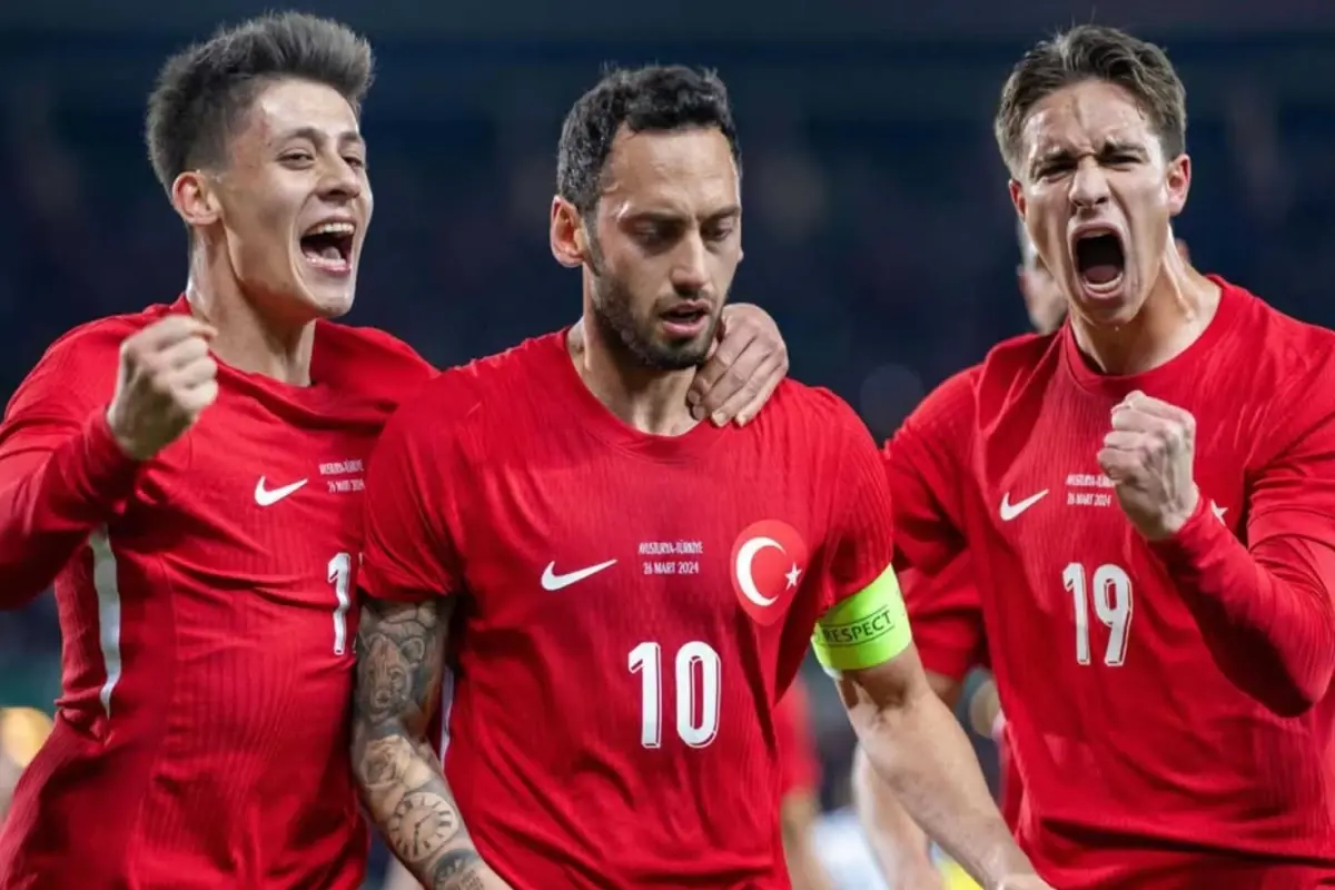 Hakan Çalhanoğlu\'nun yanına bir Türk daha