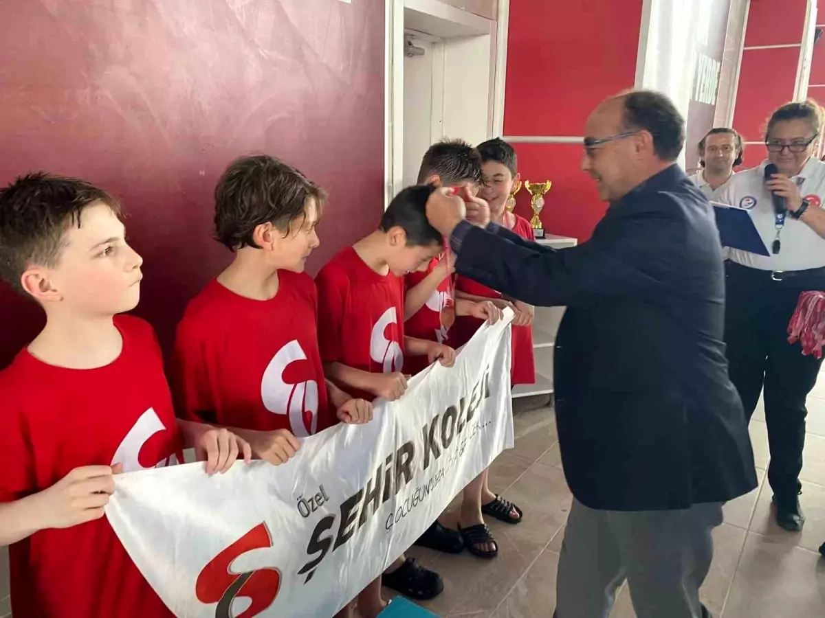 Eskişehir\'de Okul Sporları Yüzme İl Birinciliği Müsabakaları Tamamlandı