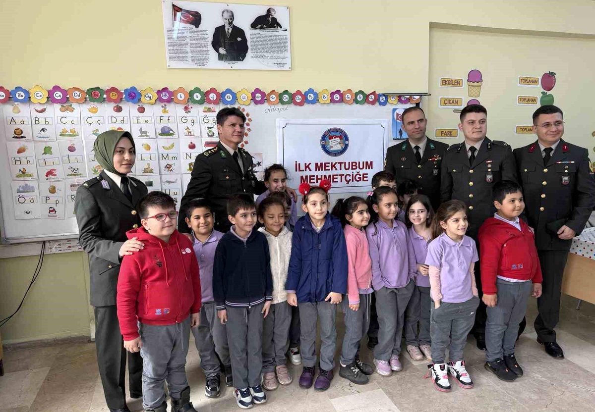 İlkokul Öğrencilerinden Mehmetçiğe Mektup