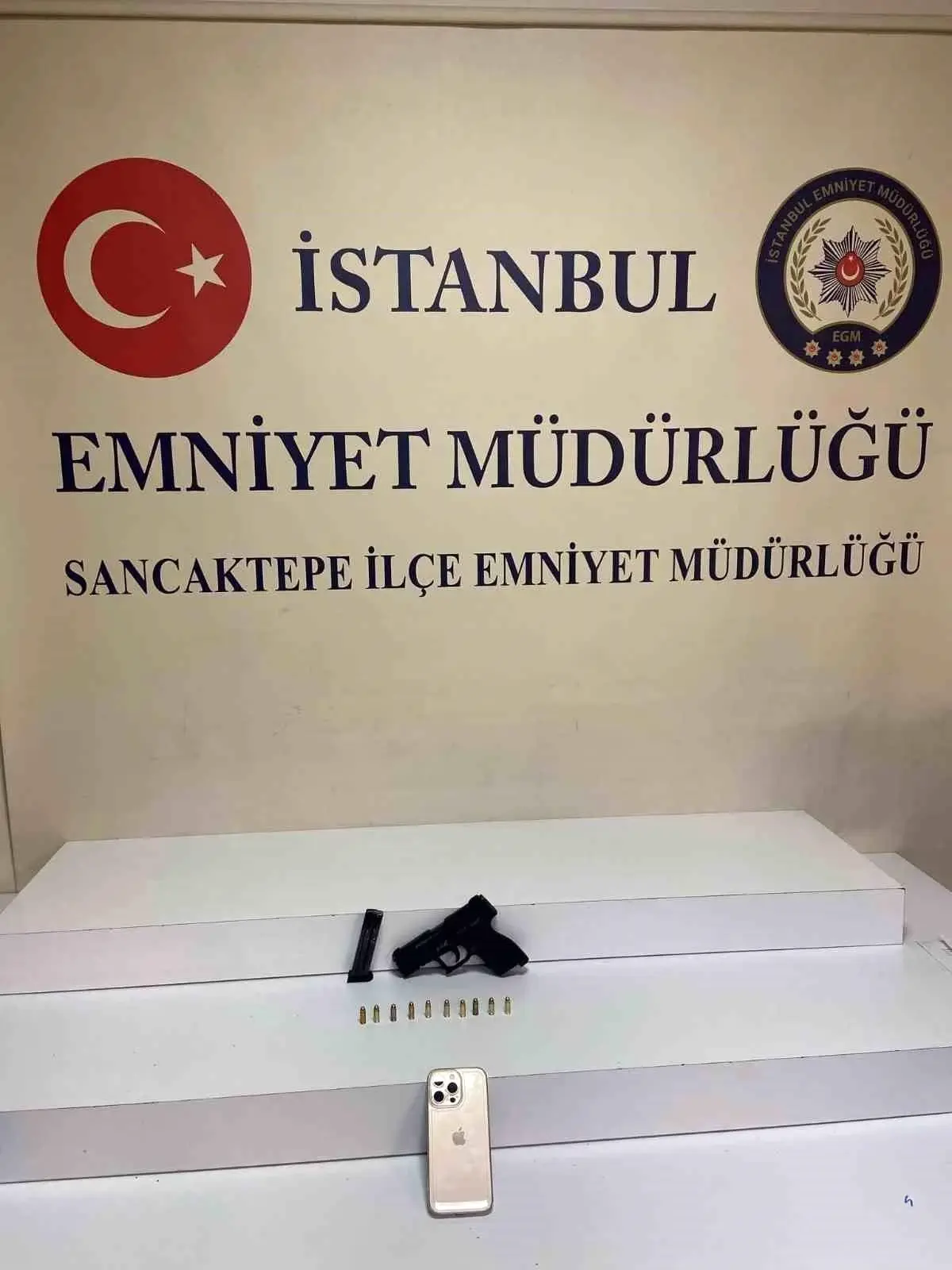 İstanbul\'da Silahlı Gasp: Şüpheli Suçüstü Yakalandı