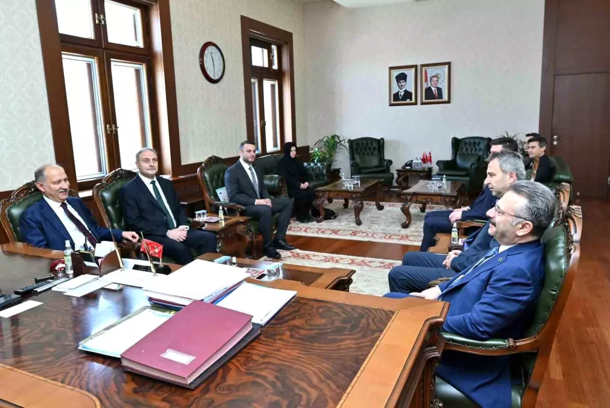 Bakan Yardımcısı Polat, Vali Aksoy\'u Ziyaret Etti