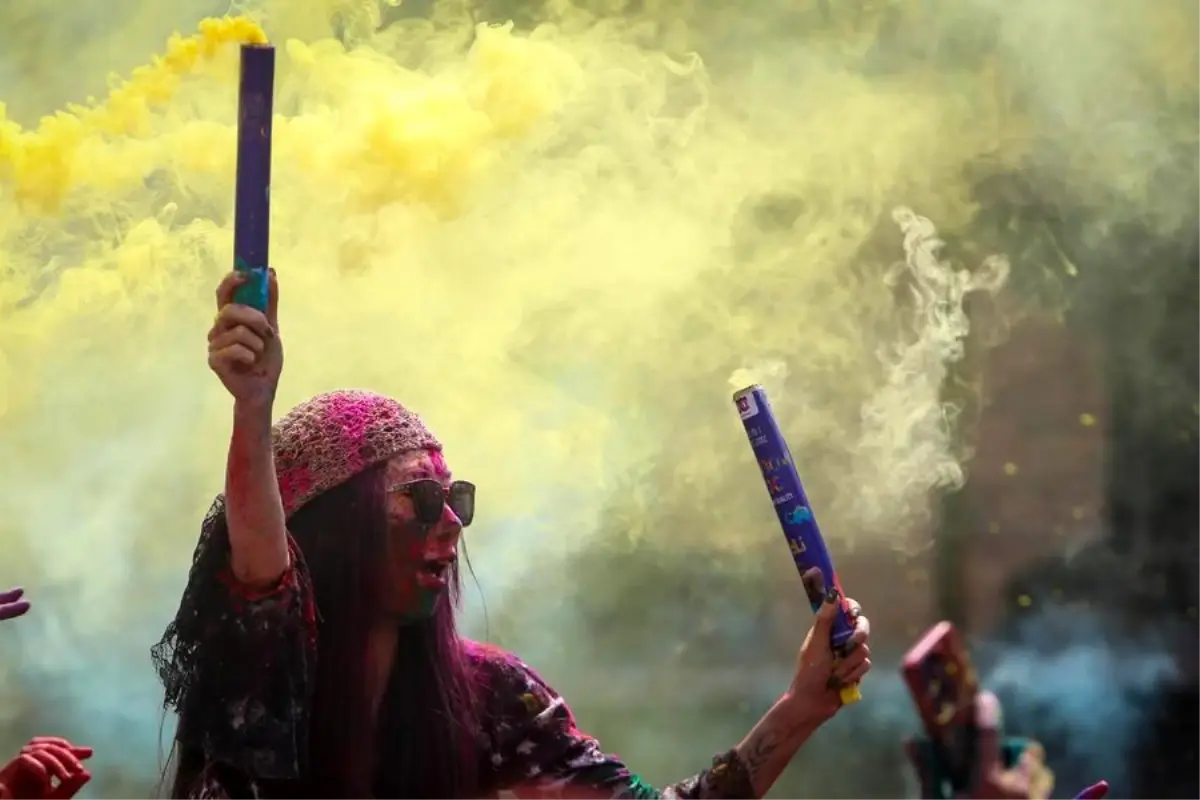 Nepal\'de Holi Festivali Coşkuyla Kutlandı