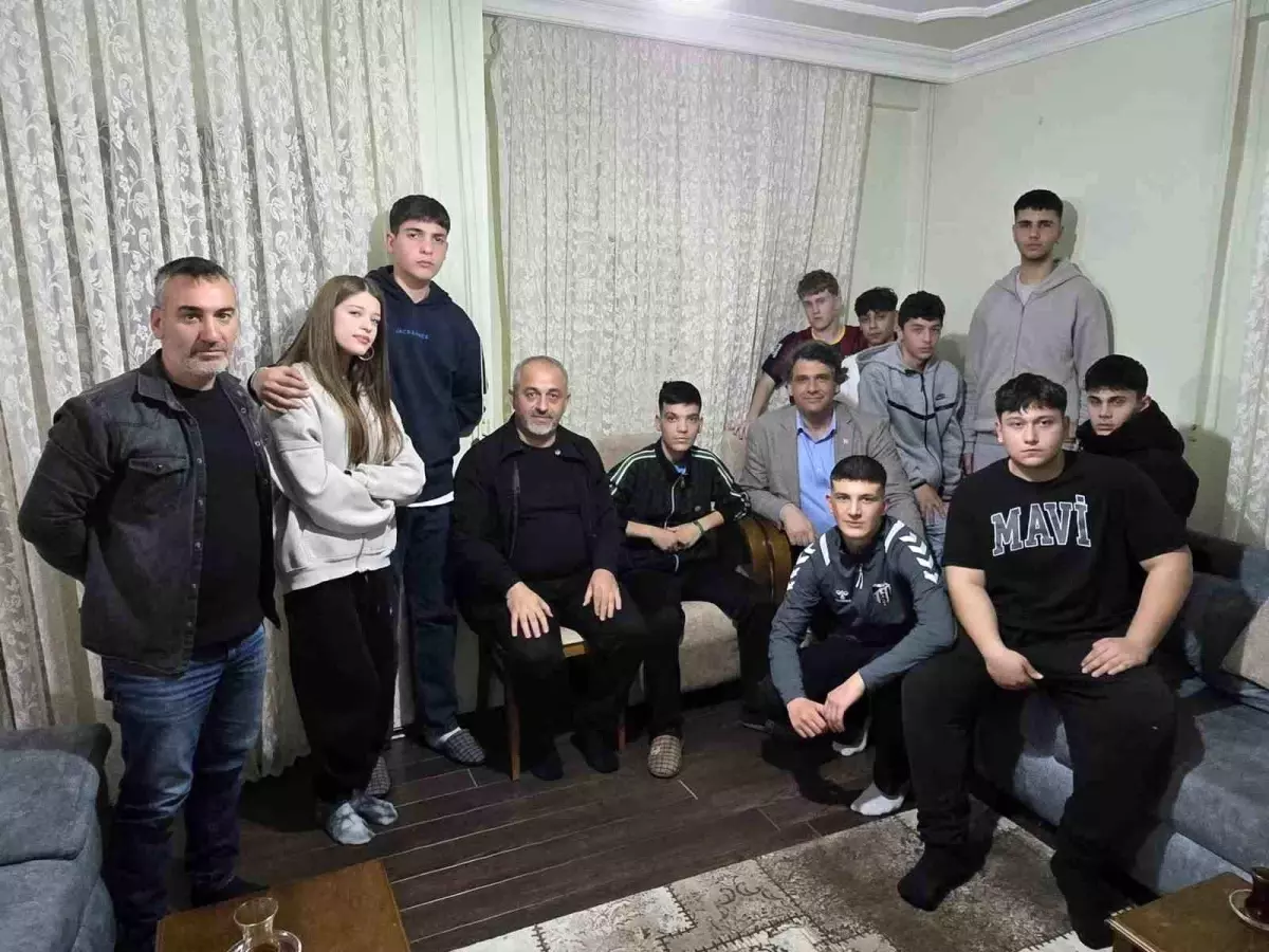 Kartepe Belediye Başkanı Kocaman\'dan Efe Kartal Öztay\'a Geçmiş Olsun Ziyareti