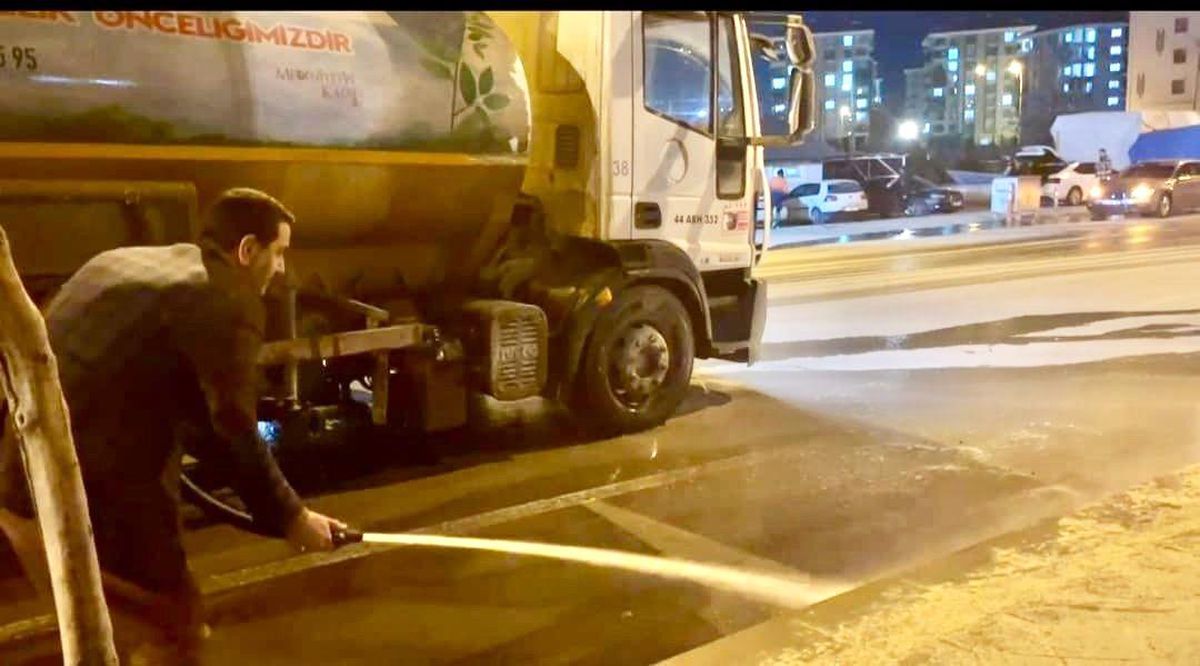 Başkan Taşkın Gece Gezelim Temizlik Ekipleriyle Çalıştı
