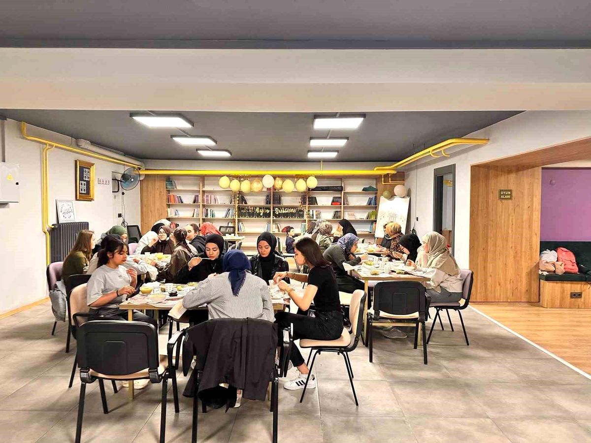 Gençlerle İftar Buluşması